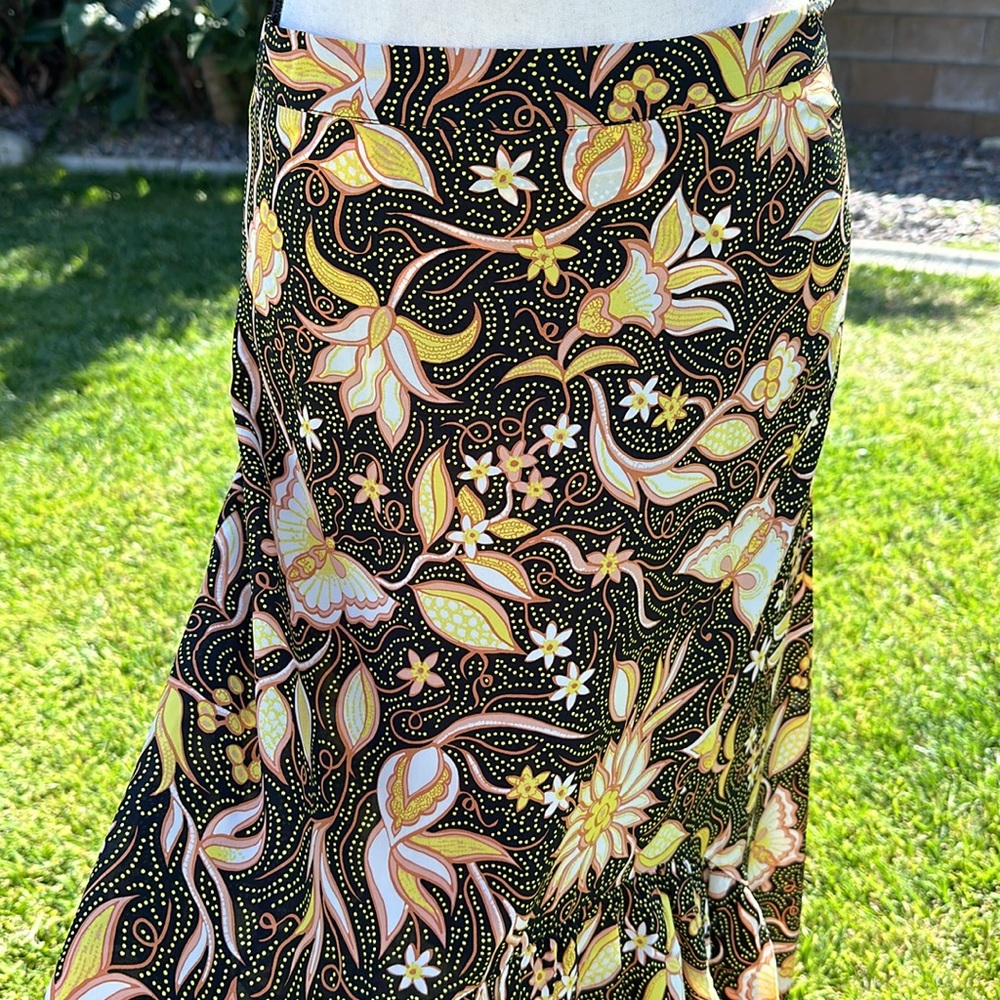 Kooples Paris “Vintage flowers” women’s size 2 asymmetrical blk/yellow skirt NWT - Picture 3 of 11